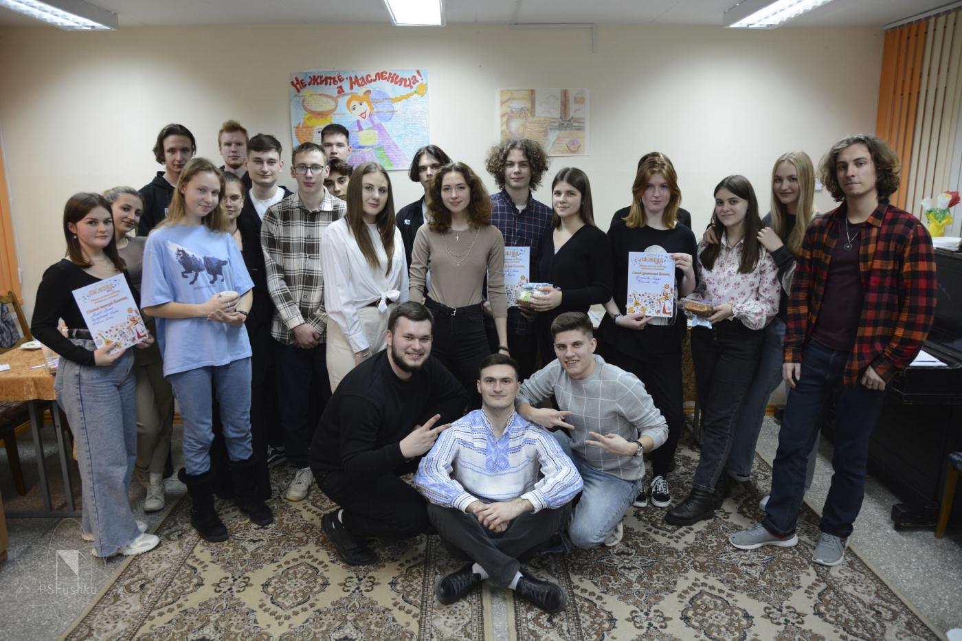 Масленица идет – весну под руку ведет